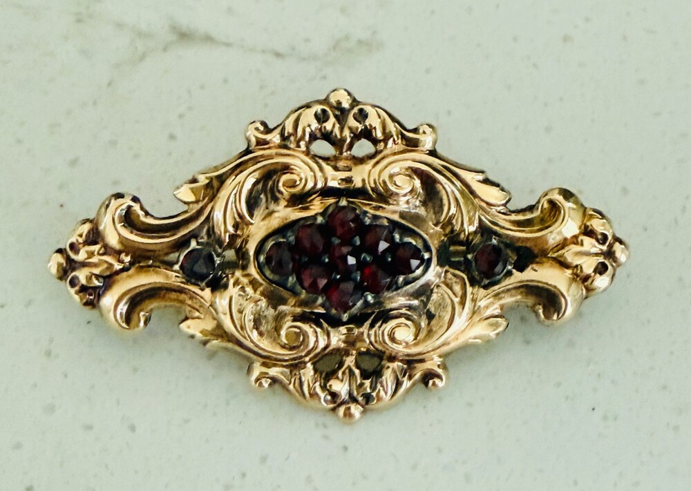 Antique Victorian 14K Gold Rose Cut Garnet Repousse Scroll Brooch Pin c.1870